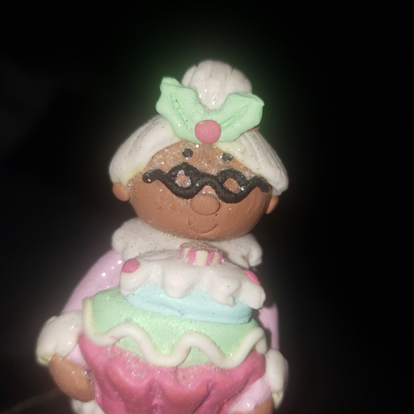 Holiday CupCake Lady Decor. - Picture 4 of 5